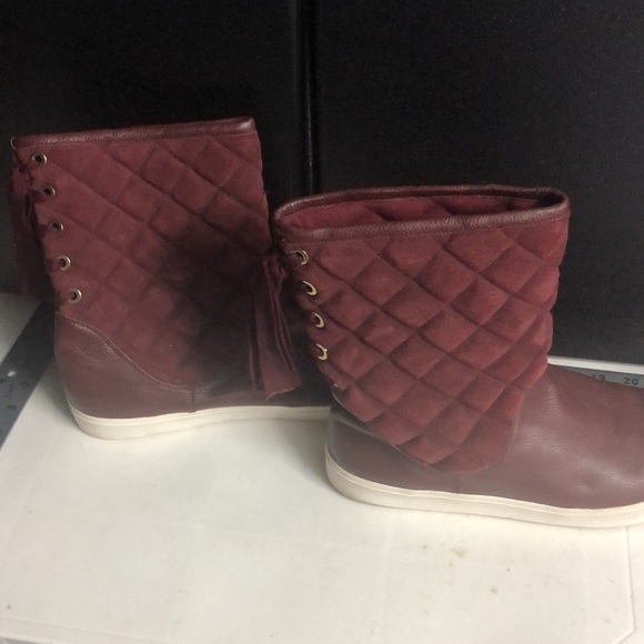 Size 12 Burgundy Isaac Mizrahi Live cloth boots - Picture 3 of 6